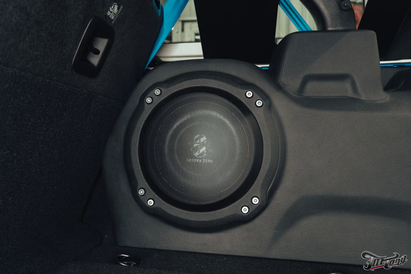 Прокачали Jeep Wrangler Rubicon, часть 2: установка цветных ремней безопасности, доработки по кузову. Как выглядит автомобиль после всех работ?